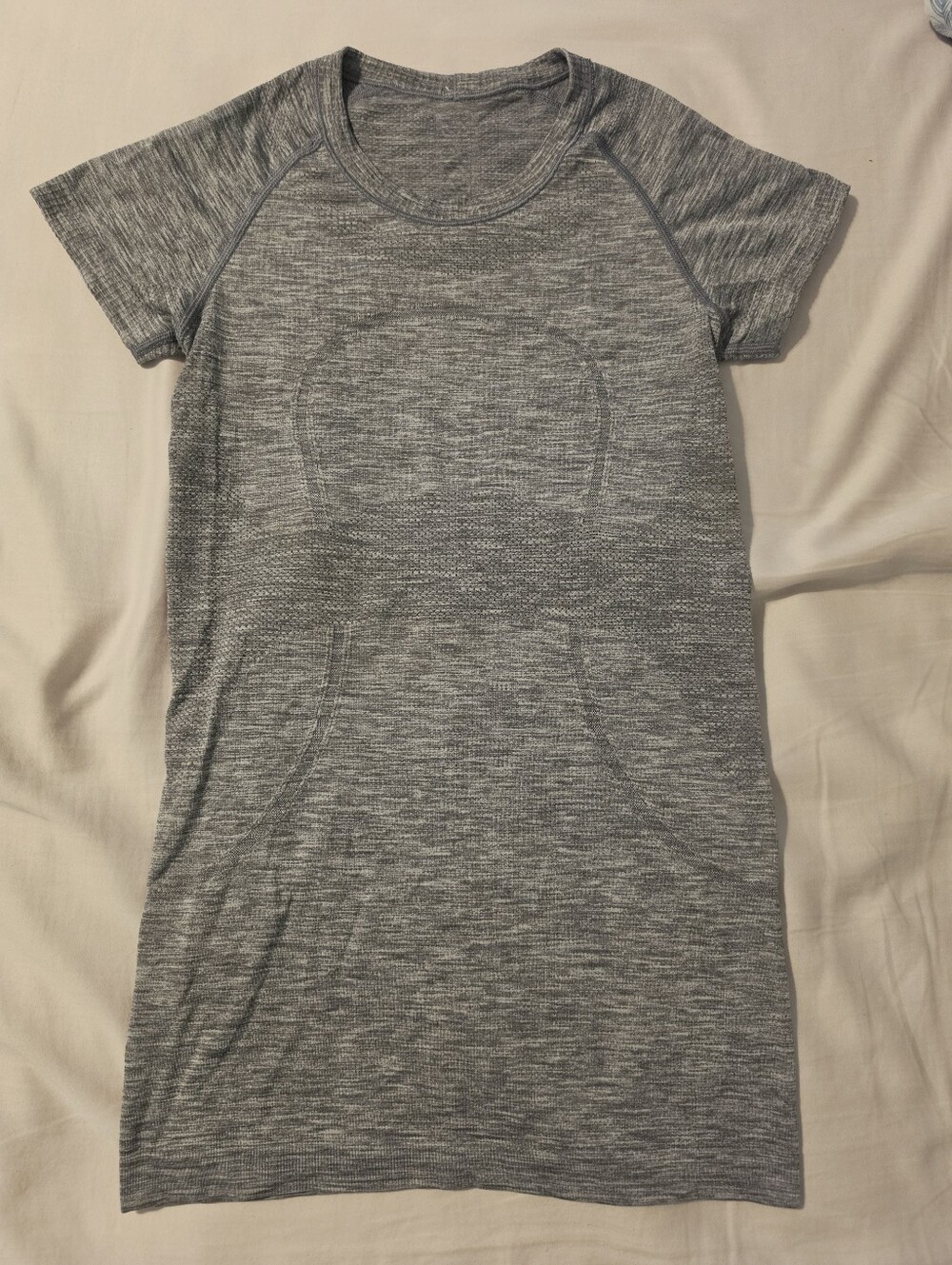 Lululemon Swiftly Tech Short Sleeve Crew 1.0 Heathered Black Size 4